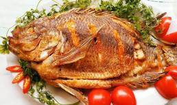 Rán cá rô giòn rụm không khó, nhưng khi sơ chế nên để vảy hay cạo vảy?