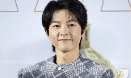 Song Joong Ki lần đầu nói về con gái mới sinh, nhưng nhan sắc của anh mới là điều gây tranh cãi