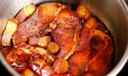 Cá kho cho thêm nguyên liệu này lên màu đẹp không cần nước màu, ngọt thơm đến từng thớ thịt 