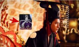 Vì sao mũ của vua chúa lại thường có một tấm mành che trước mặt?