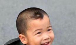 Có câu: ‘Một xoáy sống lâu, hai xoáy trọc đầu, ba xoáy chết yểu, 4 xoáy làm quan’. Đúng hay sai?