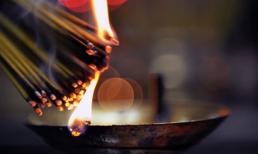 Tổ tiên dặn: Mùng 1 hôm rằm không thắp hương buổi tối, tại sao?