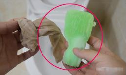 Nhiều người không biết việc vứt một chiếc tất cũ vào bồn cầu, cả năm không phải lau chùi, bồn cầu thơm tho mỗi ngày, rất thiết thực!