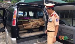 Gập ghế sau ô tô để chở hàng có bị phạt?