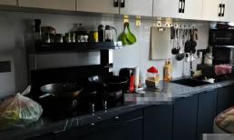 Tôi có cần mở cửa sổ khi bật máy hút mùi không? Hầu hết mọi người đều làm sai, chẳng trách bếp dầu mỡ 