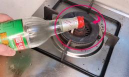 Đổ một ít giấm trắng lên bếp ga, tác dụng cực mạnh, giải quyết được nhiều vấn đề lớn trong gia đình