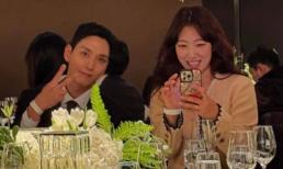 Chẳng kém gì Son Ye Jin - Hyun Bin, vợ chồng Park Shin Hye - Choi Tae Joon công khai phát 'cẩu lương' 