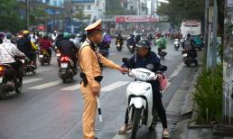 Theo quy định mới, đi xe máy ngược chiều có thể bị phạt tới 14 triệu đồng