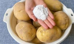 Hóa ra việc bảo quản khoai tây chỉ đơn giản rắc một nắm lên là chúng sẽ không nảy mầm hay chuyển sang màu xanh trong cả năm