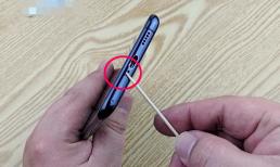 Hôm nay tôi mới phát hiện ra cái lỗ nhỏ ở dưới đáy điện thoại có tác dụng gì. Giờ thì tôi đã hiểu rồi. Thật đáng để học