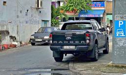 Biển báo nào ô tô được đậu nửa thân xe trên vỉa hè?