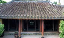 Ngôi nhà cổ 200 tuổi hiếm có được dựng 100% bằng gỗ mít già, có tầng hầm chứa được 10 người