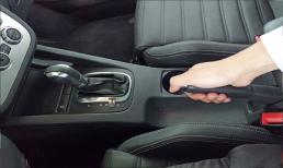 Đỗ xe số tự động đúng cách: Về P rồi kéo phanh tay hay ngược lại?