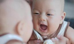 Trẻ sơ sinh thông minh có 5 đặc điểm. Các mẹ hãy so sánh kỹ xem con mình có đặc điểm giống vậy không nhé