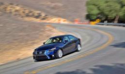 Khi xuống dốc, ô tô nên dùng phanh hay số? 