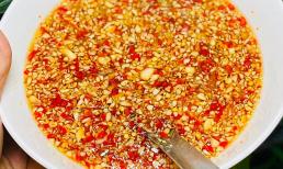 Tỷ lệ gia vị pha nước chấm chua ngọt đúng chuẩn đảm bảo tỏi ớt nổi lên đẹp mắt
