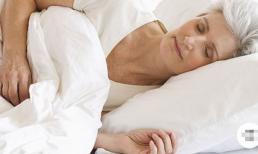 “Đi ngủ sớm và dậy sớm” có sai không? Bác sĩ khuyên: Sau 70 tuổi, tốt nhất nên tuân thủ những quy tắc ngủ này