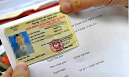 Khi nào người dân phải nộp giấy phép lái xe bản giấy?