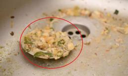 Bất kể cống, bồn rửa bị tắc đến mức nào, chỉ cần rắc nó vào là sẽ thông ngay mà không tốn nhiều tiền của