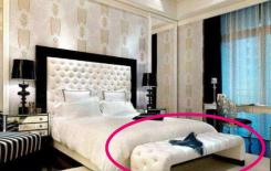 Chiếc ghế dài ở cuối giường trong khách sạn dành cho các cặp đôi có chức năng gì? Nhân viên khách sạn nói gì?