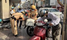 Kể từ nay: Đây là quy định và mức phạt mới nhất cho lỗi đỗ xe trên vỉa hè với ô tô, xe máy