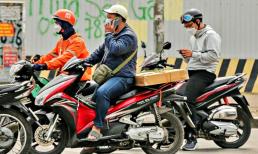 Dừng xe máy để nghe điện thoại có bị phạt không?