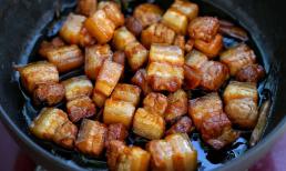 Thời điểm thêm muối vào thịt lợn kho tàu rất quan trọng, nhưng một số người luôn làm sai 