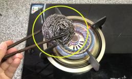 Tại sao phải nung nóng miếng cọ thép trên lửa? Sẽ  thiệt thòi nếu bạn vẫn chưa biết công dụng 'tuyệt vời' của nó?