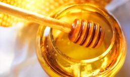 Uống nước mật ong vào buổi sáng hay buổi tối tốt hơn? 