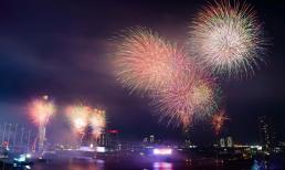 Pháo hoa rực sáng bầu trời TP HCM mừng đại lễ 30-4