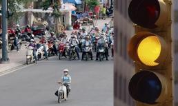 Tín hiệu đèn chuyển màu vàng khi xe đã đi qua vạch dừng, nếu đi tiếp sẽ bị phạt đến 6 triệu đồng, đúng không?