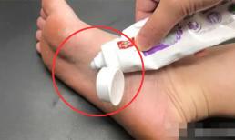 Trước khi đi ngủ hãy thử bôi kem đánh răng vào lòng bàn chân, bạn sẽ bất ngờ vì hiệu quả cải thiện sức khỏe rõ rệt