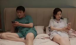 Tại sao các cặp đôi trên 50 tuổi nên ngủ riêng giường? Người đã trải nghiệm sẽ cho bạn biết 3 lý do