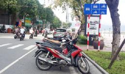 Từ 2025, xe gắn máy được phép đậu xe cách vỉa hè ít nhất bao nhiêu mét?