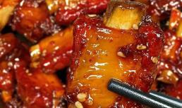 Khi làm sườn heo chua ngọt, nên thêm đường và giấm vào thời điểm nào? Nếu bạn làm đúng các bước, món ăn sẽ có vị chua ngọt, mềm và ngon.