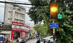 Ở nơi 'đèn đỏ được rẽ phải', chủ phương tiện xử lý thế nào khi gặp đèn vàng để không bị phạt?