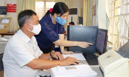 Không có bằng chính quy, công chức xã có bị tinh giản biên chế khi sắp xếp?