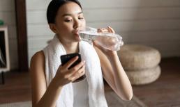 Có cần uống 8 cốc nước mỗi ngày? Nghiên cứu mới từ Mỹ: Quá nhiều! Chỉ cần uống lượng này là đủ cho nam và nữ
