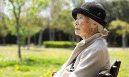 'Lương hưu 29 triệu nhưng nằm viện không một xu dính túi': Bật khóc nhận ra dù có bao nhiêu tiền cũng đừng làm 3 việc này!