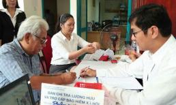 UBND cấp xã có thẩm quyền quyết định tạm dừng trợ cấp xã hội hằng tháng hay không?