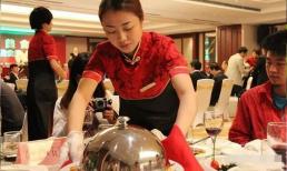 Tại sao nhân viên phục vụ thường xuyên thu dọn đĩa trong các bữa tiệc buffet? Có một ý nghĩa sâu xa hơn đằng sau điều này. Đừng bỏ lỡ