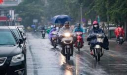 Xe máy không bật đèn khi trời mưa có bị phạt không?