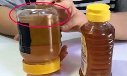 Lật ngược chai mật ong và mật ong giả sẽ ngay lập tức lộ diện. Bạn không bao giờ phải lo lắng về việc mua phải mật ong giả nữa!
