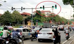 Đèn xanh còn 3 giây mà dừng xe có bị phạt lỗi không chấp hành tín hiệu đèn giao thông hay không?