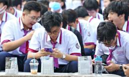 TP.HCM dự kiến cấm học sinh dùng điện thoại ở trường, kể cả giờ ra chơi