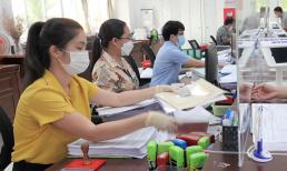 Để được kéo dài thời gian giữ chức vụ đến tuổi nghỉ hưu, công chức phải đạt được điều kiện gì?