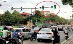 Dừng xe khi đèn xanh còn 3 giây có bị phạt lỗi không chấp hành tín hiệu đèn giao thông không?