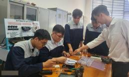 Ngành học vàng cho thí sinh giỏi Toán - Tin: Sinh viên năm 2 đã được doanh nghiệp săn đón, thu nhập đến 100 triệu/tháng