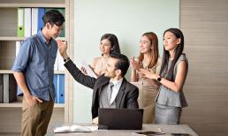 Khi sếp giao việc, đừng chỉ đáp 'vâng ạ' hay 'em làm ngay', người EQ cao dùng 7 câu nói khéo léo này để ghi điểm trong mắt lãnh đạo
