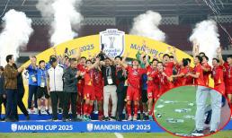 U23 Việt Nam vô địch Đông Nam Á 2025, HLV Kim Sang-sik hé lộ thủ thuật đặc biệt và lên tiếng về ồn ào chai nước